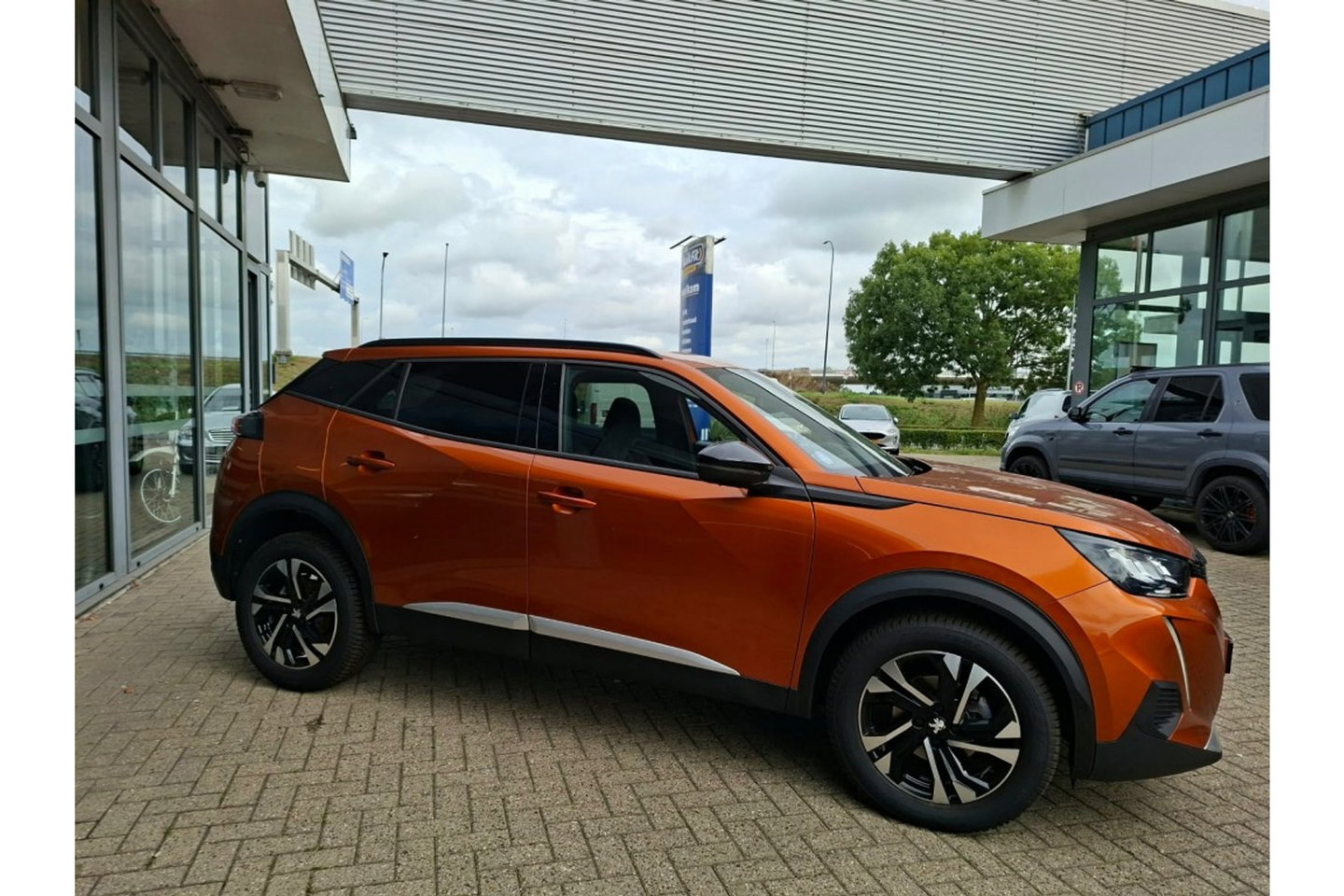 Peugeot 2008 1.2 PURETECH ALLUREPACK AUTOMAAT 130PK AIRCO NAVI CLIMA PDC-CAMERA