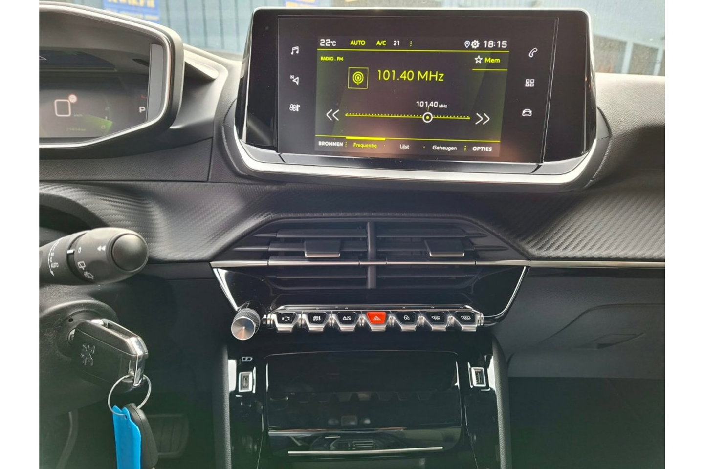 Peugeot 2008 1.2 PURETECH ALLUREPACK AUTOMAAT 130PK AIRCO NAVI CLIMA PDC-CAMERA