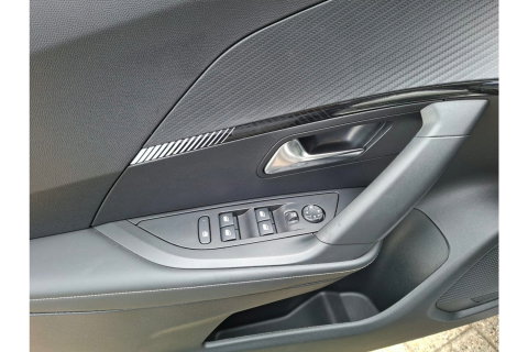 Peugeot 2008 1.2 PURETECH ALLUREPACK AUTOMAAT 130PK AIRCO NAVI CLIMA PDC-CAMERA