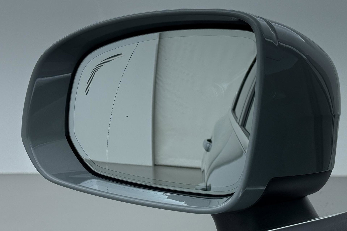 Volvo XC60 T6 Essential Bright | Panoramadak | Trekhaak | Pilot Assist | BLIS | Camera | Stoel+Stuurverwarming | ACC
