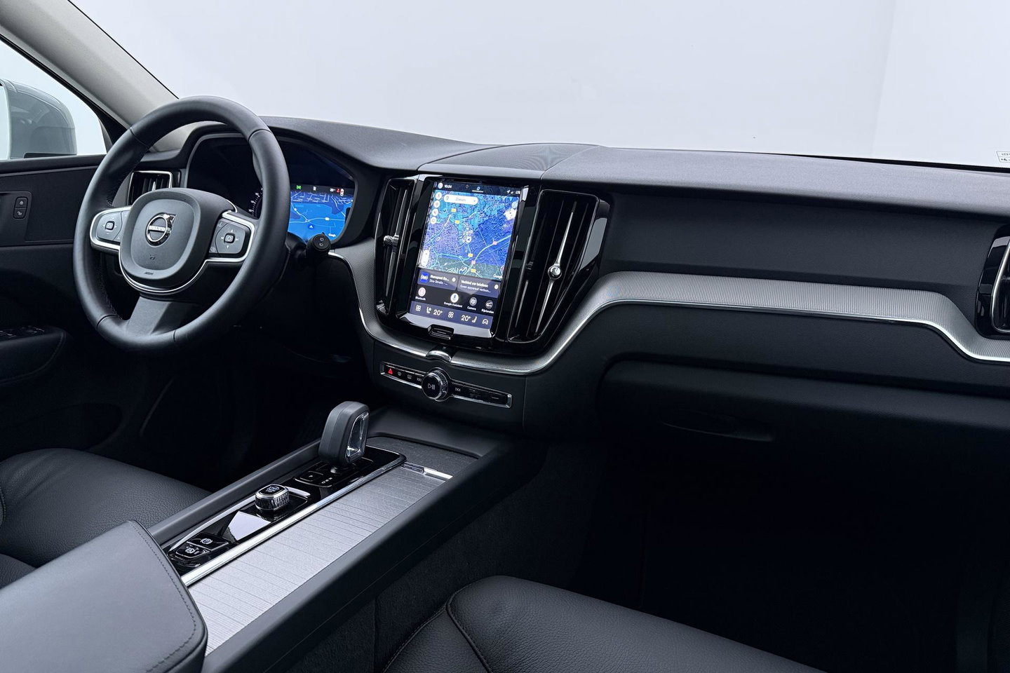 Volvo XC60 T6 Essential Bright | Panoramadak | Trekhaak | Pilot Assist | BLIS | Camera | Stoel+Stuurverwarming | ACC