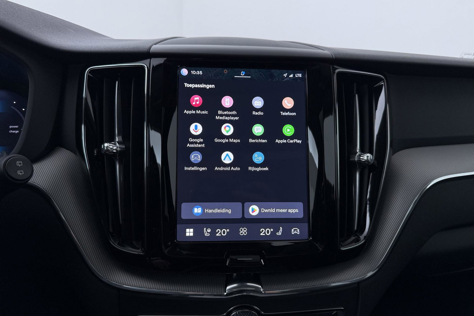 Volvo XC60 T6 Essential Bright | Panoramadak | Trekhaak | Pilot Assist | BLIS | Camera | Stoel+Stuurverwarming | ACC