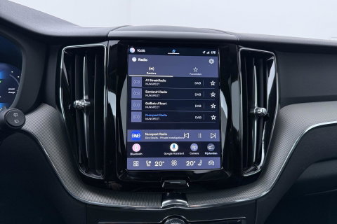 Volvo XC60 T6 Essential Bright | Panoramadak | Trekhaak | Pilot Assist | BLIS | Camera | Stoel+Stuurverwarming | ACC