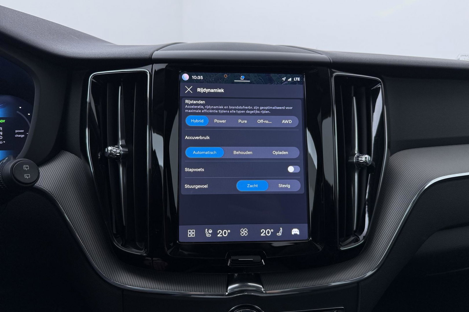 Volvo XC60 T6 Essential Bright | Panoramadak | Trekhaak | Pilot Assist | BLIS | Camera | Stoel+Stuurverwarming | ACC