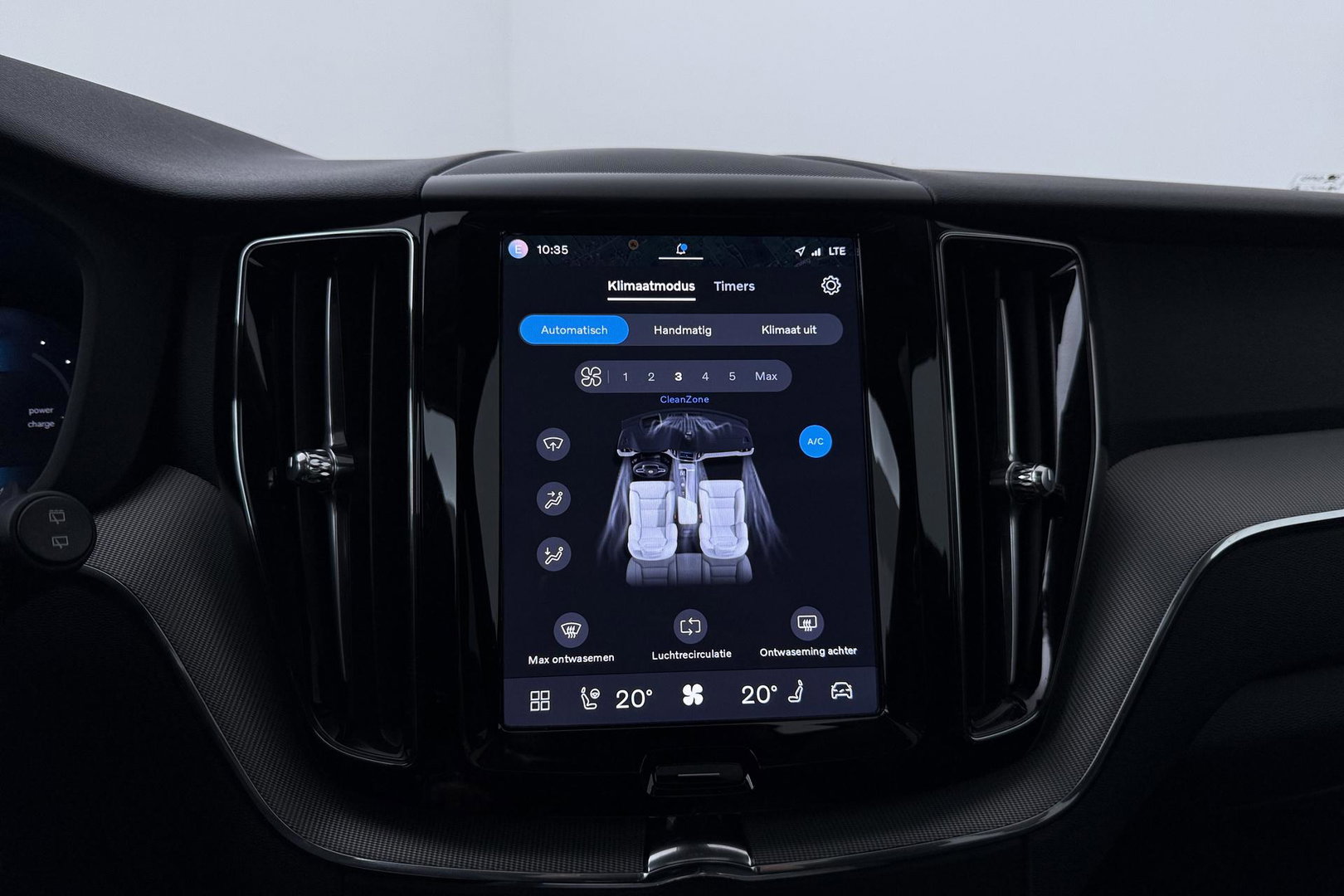 Volvo XC60 T6 Essential Bright | Panoramadak | Trekhaak | Pilot Assist | BLIS | Camera | Stoel+Stuurverwarming | ACC