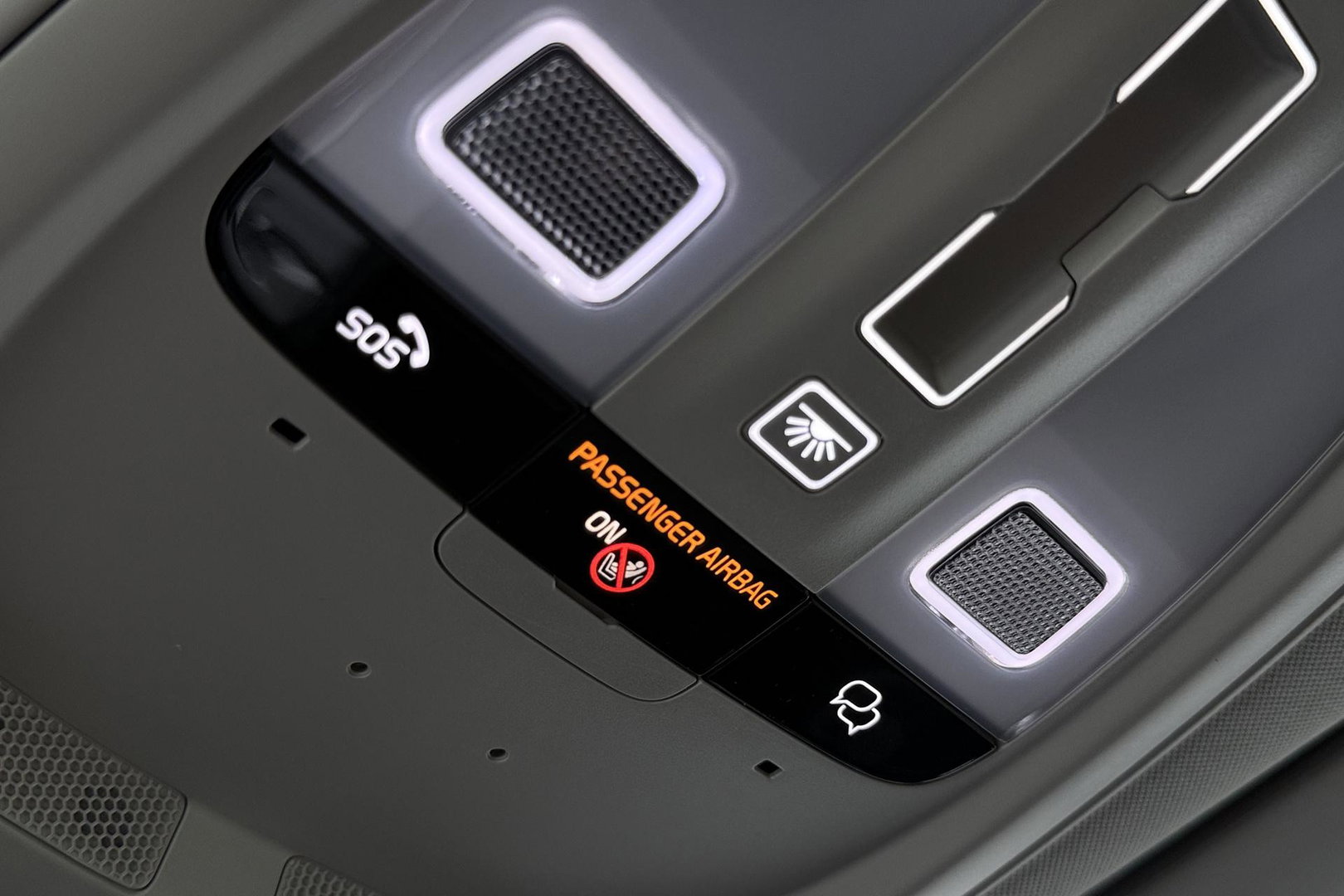 Volvo XC60 T6 Essential Bright | Panoramadak | Trekhaak | Pilot Assist | BLIS | Camera | Stoel+Stuurverwarming | ACC