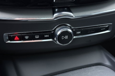 Volvo XC60 T6 Essential Bright | Panoramadak | Trekhaak | Pilot Assist | BLIS | Camera | Stoel+Stuurverwarming | ACC
