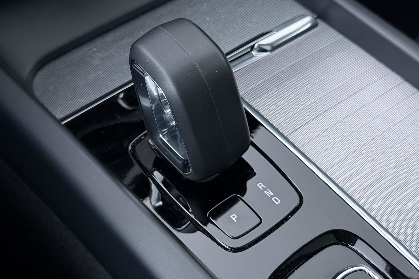 Volvo XC60 T6 Essential Bright | Panoramadak | Trekhaak | Pilot Assist | BLIS | Camera | Stoel+Stuurverwarming | ACC
