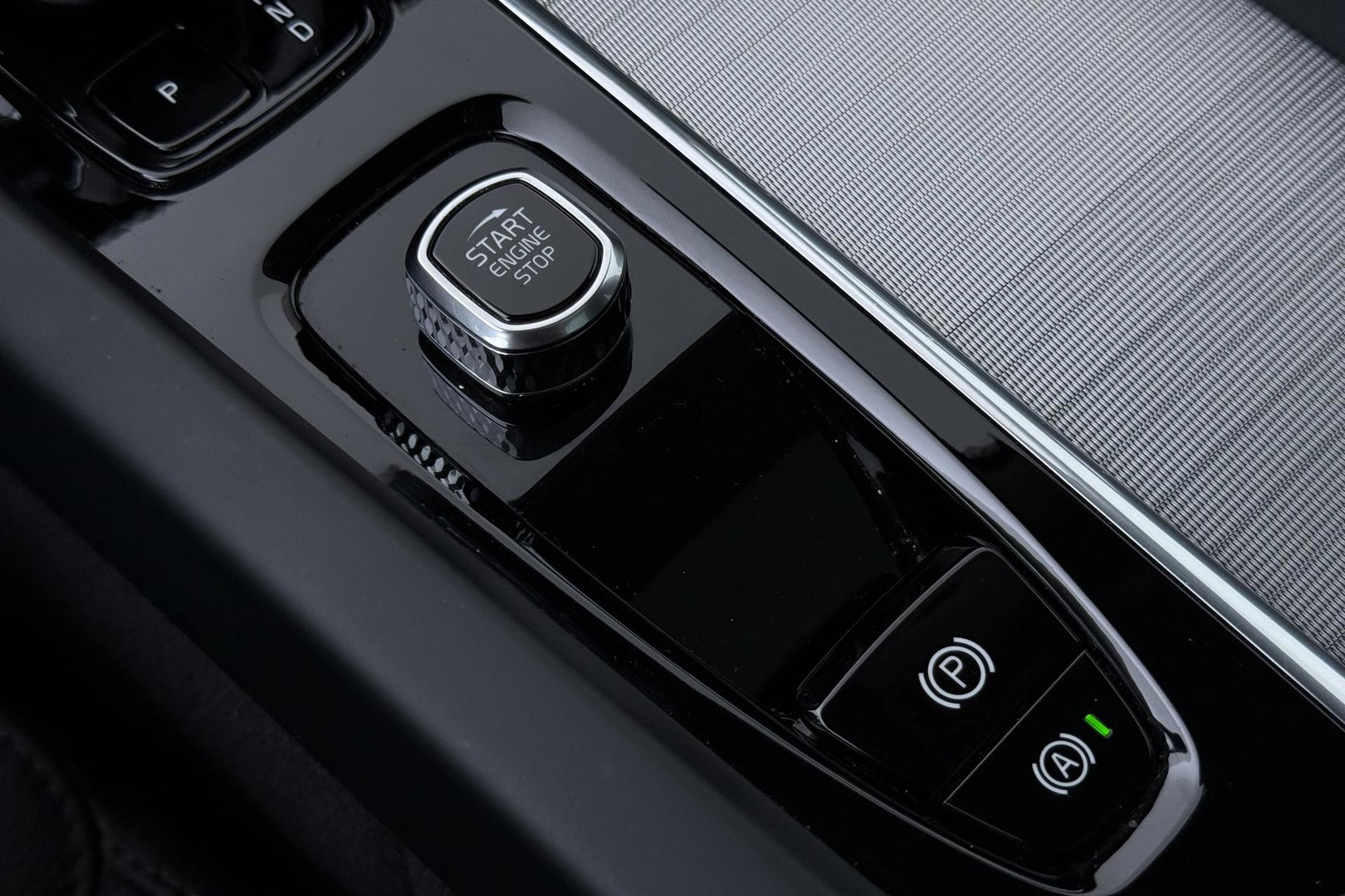 Volvo XC60 T6 Essential Bright | Panoramadak | Trekhaak | Pilot Assist | BLIS | Camera | Stoel+Stuurverwarming | ACC