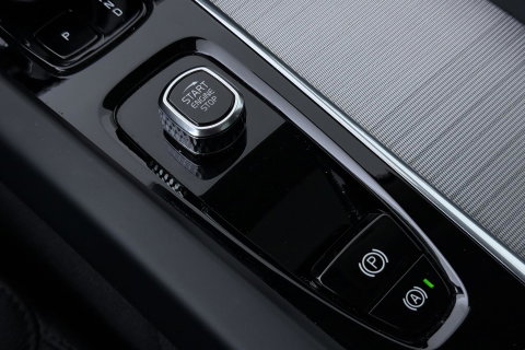 Volvo XC60 T6 Essential Bright | Panoramadak | Trekhaak | Pilot Assist | BLIS | Camera | Stoel+Stuurverwarming | ACC