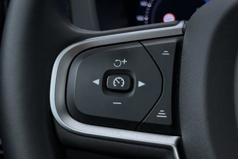 Volvo XC60 T6 Essential Bright | Panoramadak | Trekhaak | Pilot Assist | BLIS | Camera | Stoel+Stuurverwarming | ACC