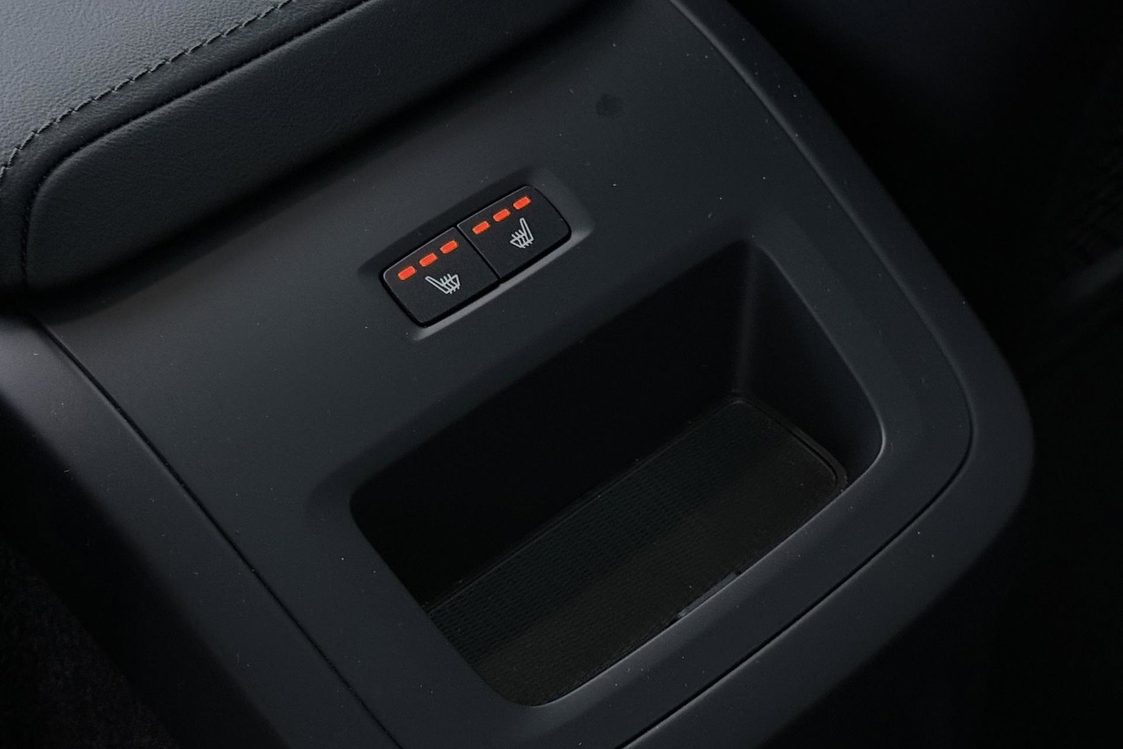 Volvo XC60 T6 Essential Bright | Panoramadak | Trekhaak | Pilot Assist | BLIS | Camera | Stoel+Stuurverwarming | ACC