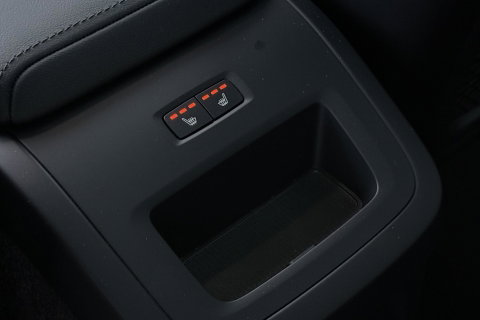 Volvo XC60 T6 Essential Bright | Panoramadak | Trekhaak | Pilot Assist | BLIS | Camera | Stoel+Stuurverwarming | ACC