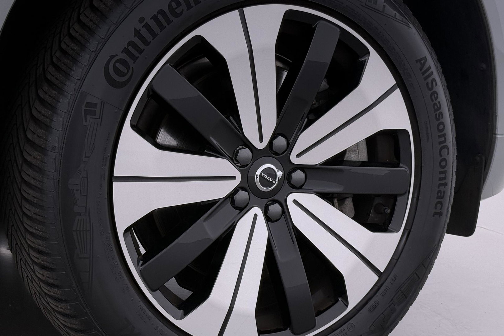 Volvo XC60 T6 Essential Bright | Panoramadak | Trekhaak | Pilot Assist | BLIS | Camera | Stoel+Stuurverwarming | ACC