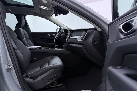 Volvo XC60 T6 Essential Bright | Panoramadak | Trekhaak | Pilot Assist | BLIS | Camera | Stoel+Stuurverwarming | ACC