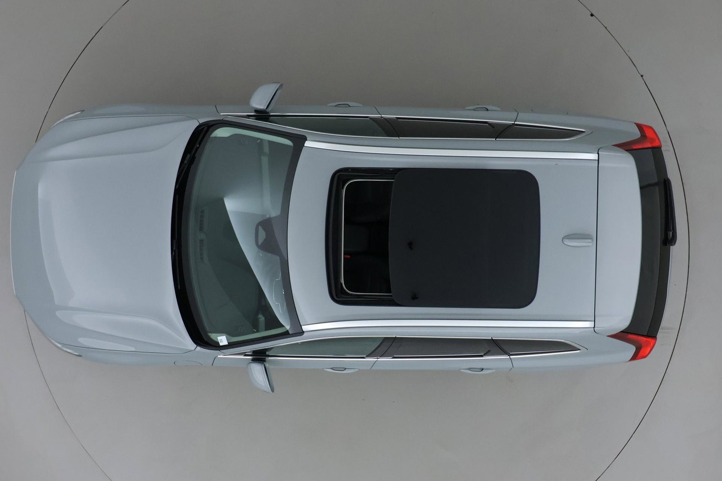 Volvo XC60 T6 Essential Bright | Panoramadak | Trekhaak | Pilot Assist | BLIS | Camera | Stoel+Stuurverwarming | ACC