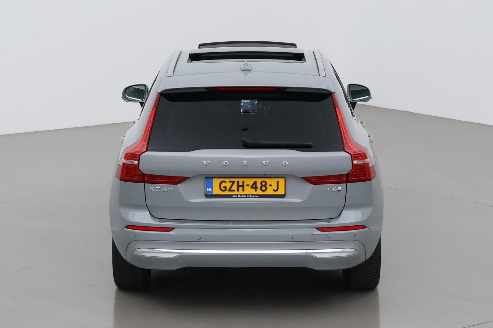 Volvo XC60 T6 Essential Bright | Panoramadak | Trekhaak | Pilot Assist | BLIS | Camera | Stoel+Stuurverwarming | ACC