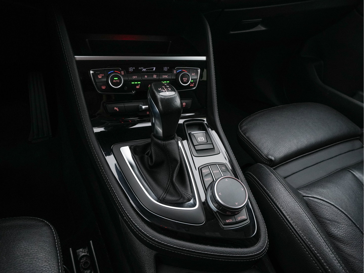 BMW 2 Serie Gran Tourer 216d High Executive Luxury-Line [7-Pers.] (INCL-BTW) Aut. * LEATHER | FULL-LED | HIFI-SOUND | HEAD-UP | ADAPTIVE-CRUISE | KEYLESS | NAVI-FULLMAP | HEATED-SPORTSEATS | PRIVACY-GLASS | ECC | PDC | TOWBAR | 17''ALU*