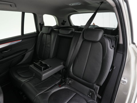 BMW 2 Serie Gran Tourer 216d High Executive Luxury-Line [7-Pers.] (INCL-BTW) Aut. * LEATHER | FULL-LED | HIFI-SOUND | HEAD-UP | ADAPTIVE-CRUISE | KEYLESS | NAVI-FULLMAP | HEATED-SPORTSEATS | PRIVACY-GLASS | ECC | PDC | TOWBAR | 17''ALU*