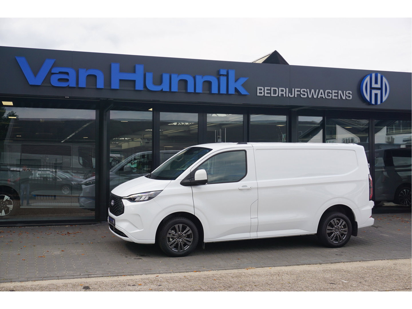 Ford E-Transit Custom 320S 218PK 71KWH Limited AUT BPM VRIJ!! Apple CP / Android A, LED, 17" LM!! NR. EC02