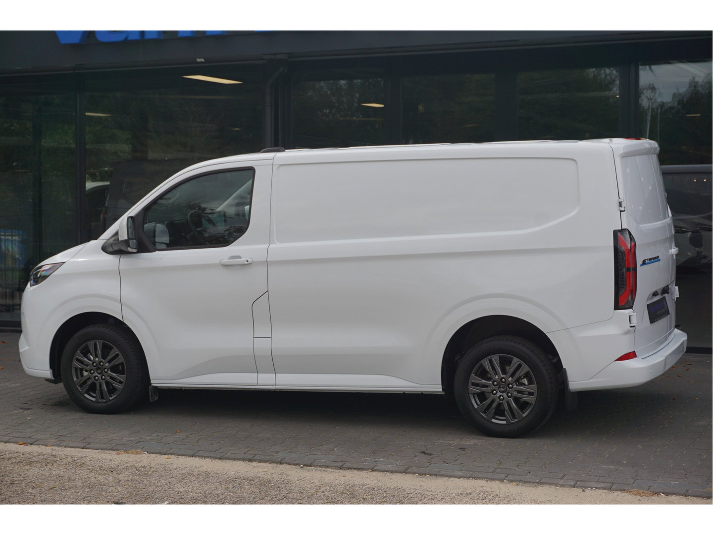 Ford E-Transit Custom 320S 218PK 71KWH Limited AUT BPM VRIJ!! Apple CP / Android A, LED, 17" LM!! NR. EC02