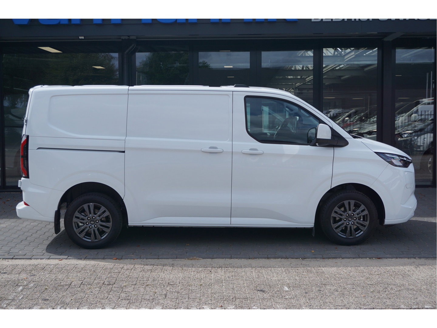 Ford E-Transit Custom 320S 218PK 71KWH Limited AUT BPM VRIJ!! Apple CP / Android A, LED, 17" LM!! NR. EC02