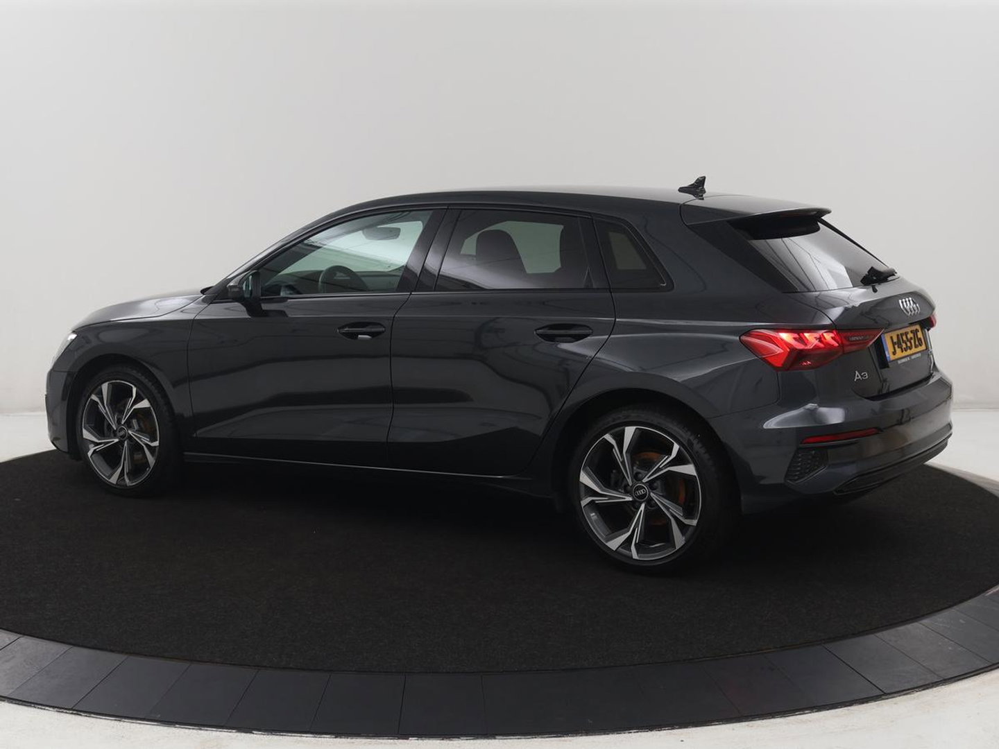 Audi A3 Sportback 35 TFSI Business edition | Cruise control | Climate control | Navigatie | Carplay | Park assist | Virtueel dashboard | Full LED | 18" velgen