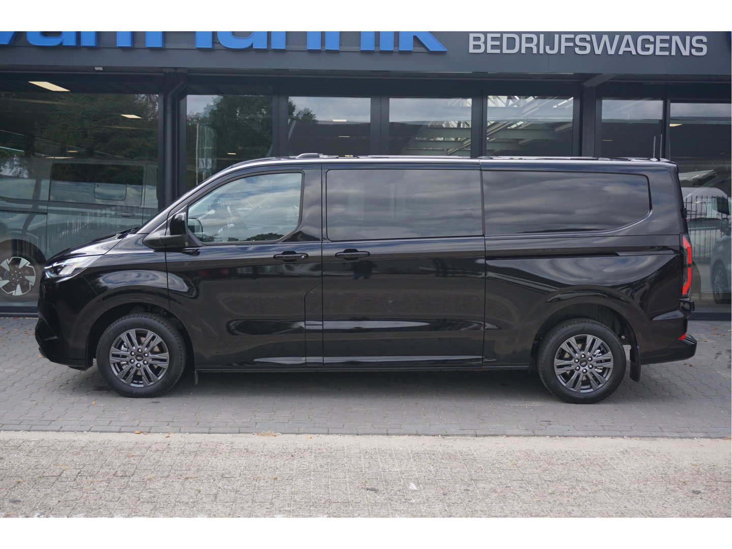Ford Transit Custom 340L Limited DC 71 kWh / 218 PK Elektrisch Apple CP/ Android A Camera, 17" LM, Cruise, LED NR. 598