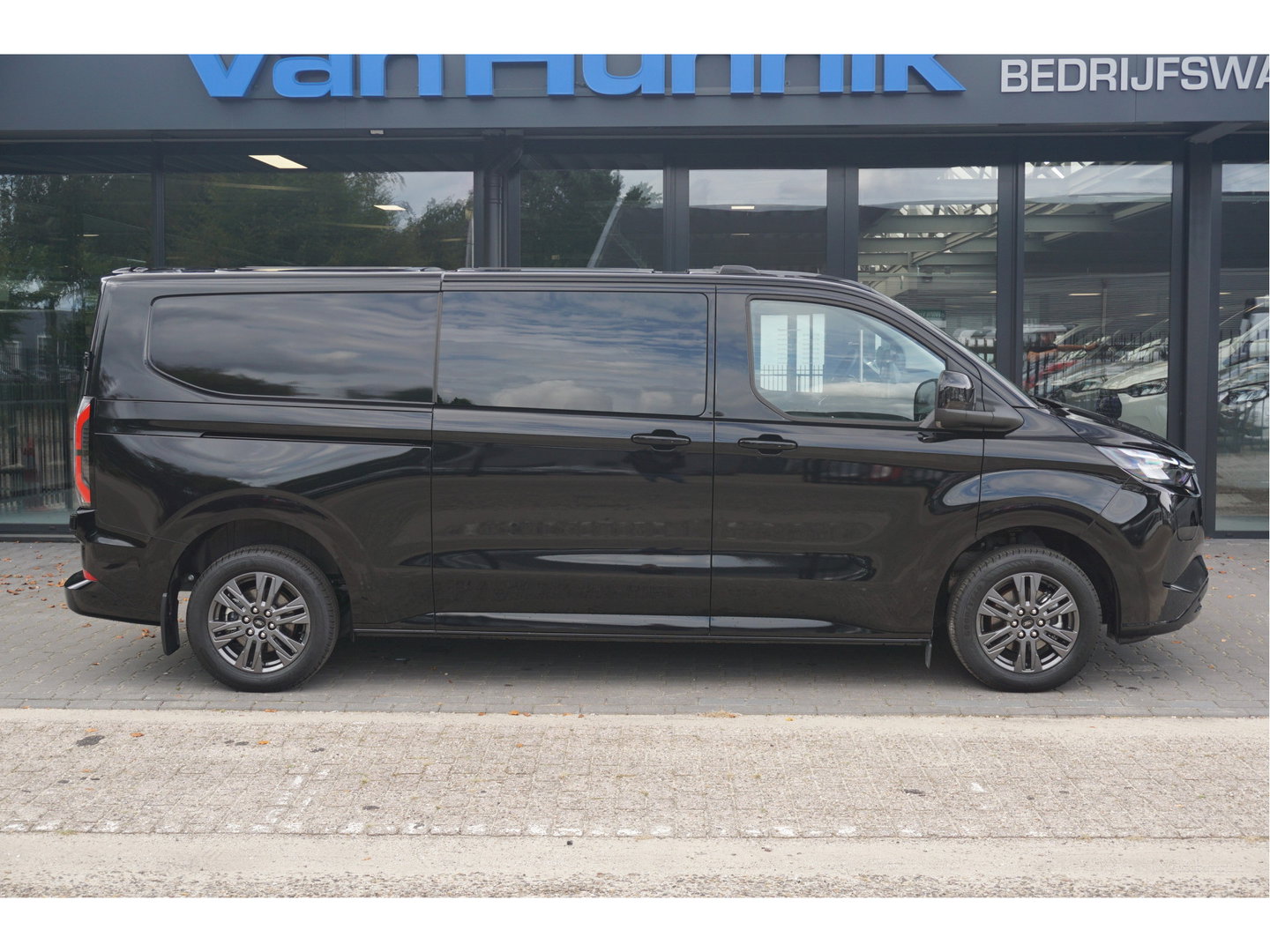 Ford Transit Custom 340L Limited DC 71 kWh / 218 PK Elektrisch Apple CP/ Android A Camera, 17" LM, Cruise, LED NR. 598