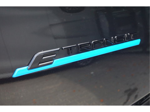 Ford Transit Custom 340L Limited DC 71 kWh / 218 PK Elektrisch Apple CP/ Android A Camera, 17" LM, Cruise, LED NR. 598