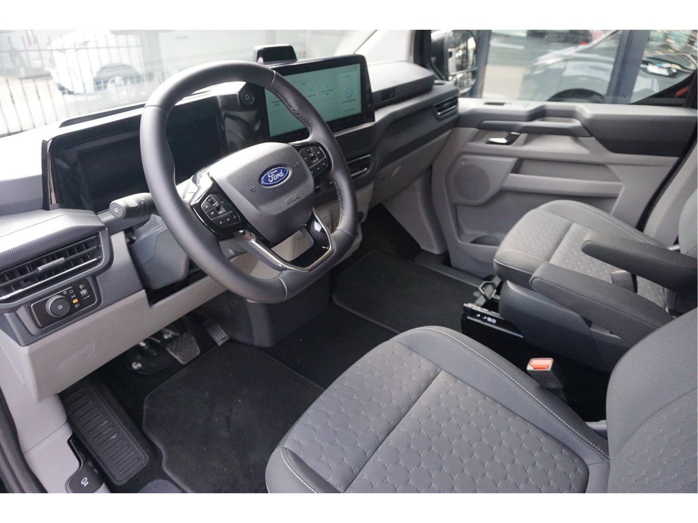 Ford Transit Custom 340L Limited DC 71 kWh / 218 PK Elektrisch Apple CP/ Android A Camera, 17" LM, Cruise, LED NR. 598