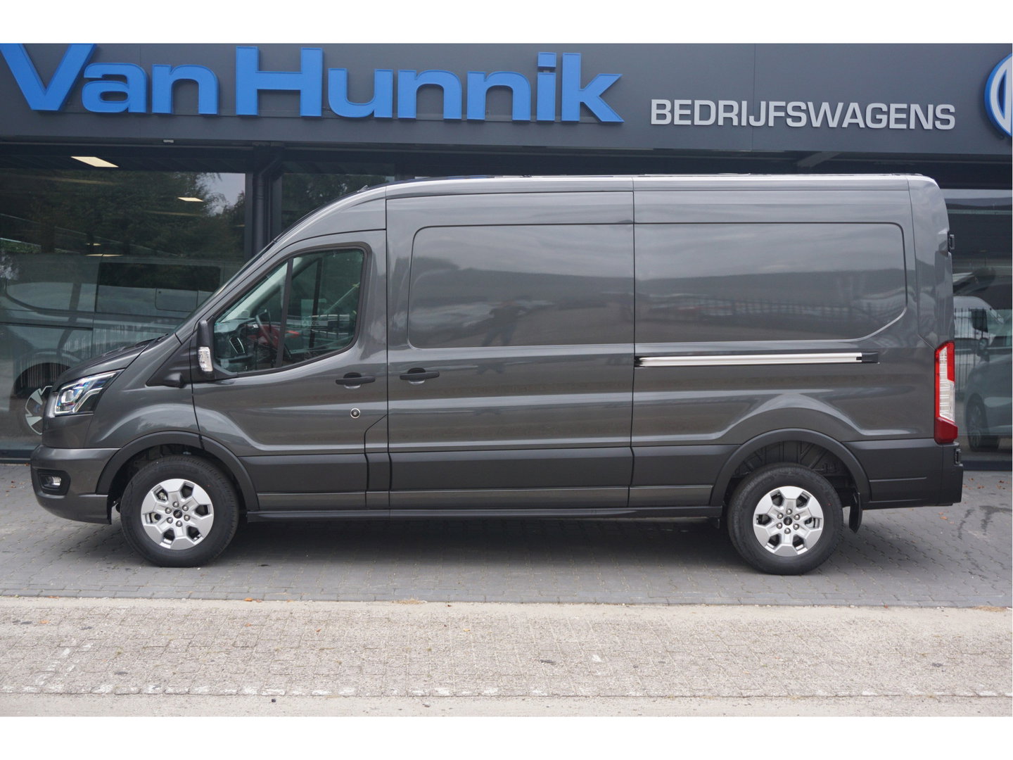 Ford Transit 350L L3H2 Limited AUT-8 165PK BPM VRIJ Navi, Adap. Cruise, 360° Cam, Trekhaak, 2x Schuifdeur!! NR. 258