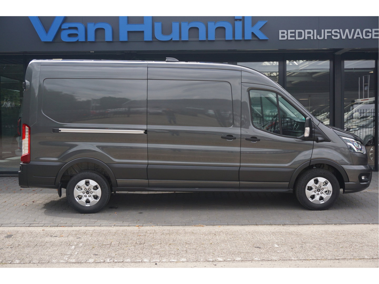 Ford Transit 350L L3H2 Limited AUT-8 165PK BPM VRIJ Navi, Adap. Cruise, 360° Cam, Trekhaak, 2x Schuifdeur!! NR. 258