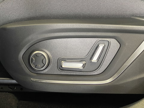Lynk & Co 01 1.5 | Black Pakket Optioneel | Zwarte Hemel | Panoramadak | Adaptive Cruise Control | 360 Camera | Keyless | Elektrische Bestuurdersstoel + Geheugen | Parkeersensoren | Apple Ca