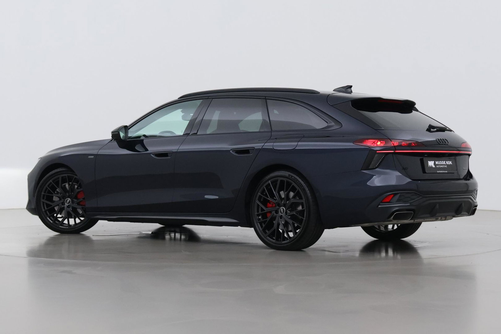Audi A6 2.0 e-Hybrid Quattro S Edition Competition Bang&Olufsen | Luchtvering | Panoramadak | Trekhaak | Massage+Ventilatie | Head-Up | ACC | 21 Inch