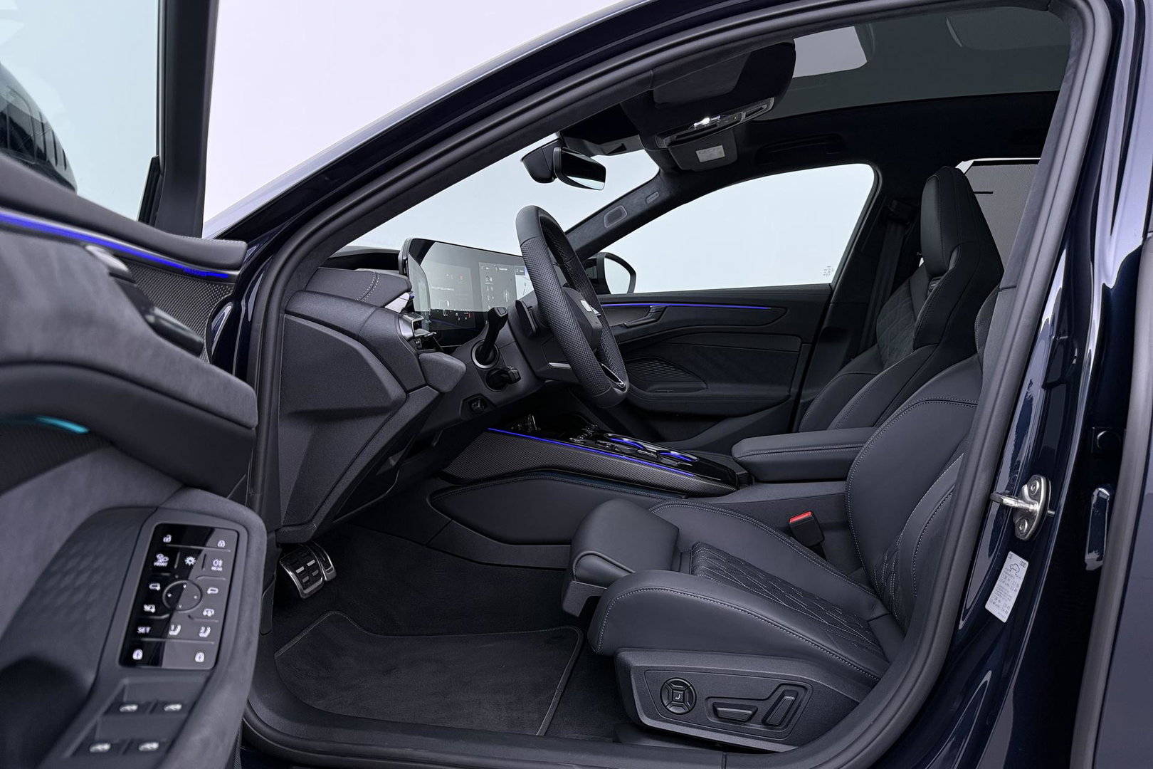 Audi A6 2.0 e-Hybrid Quattro S Edition Competition Bang&Olufsen | Luchtvering | Panoramadak | Trekhaak | Massage+Ventilatie | Head-Up | ACC | 21 Inch