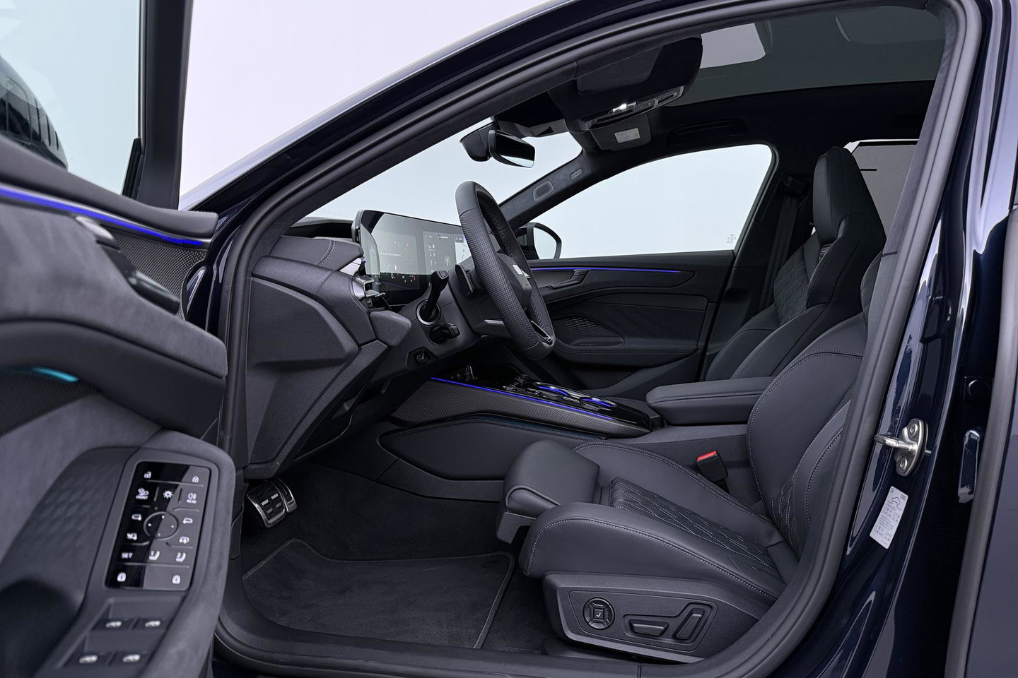 Audi A6 2.0 e-Hybrid Quattro S Edition Competition Bang&Olufsen | Luchtvering | Panoramadak | Trekhaak | Massage+Ventilatie | Head-Up | ACC | 21 Inch