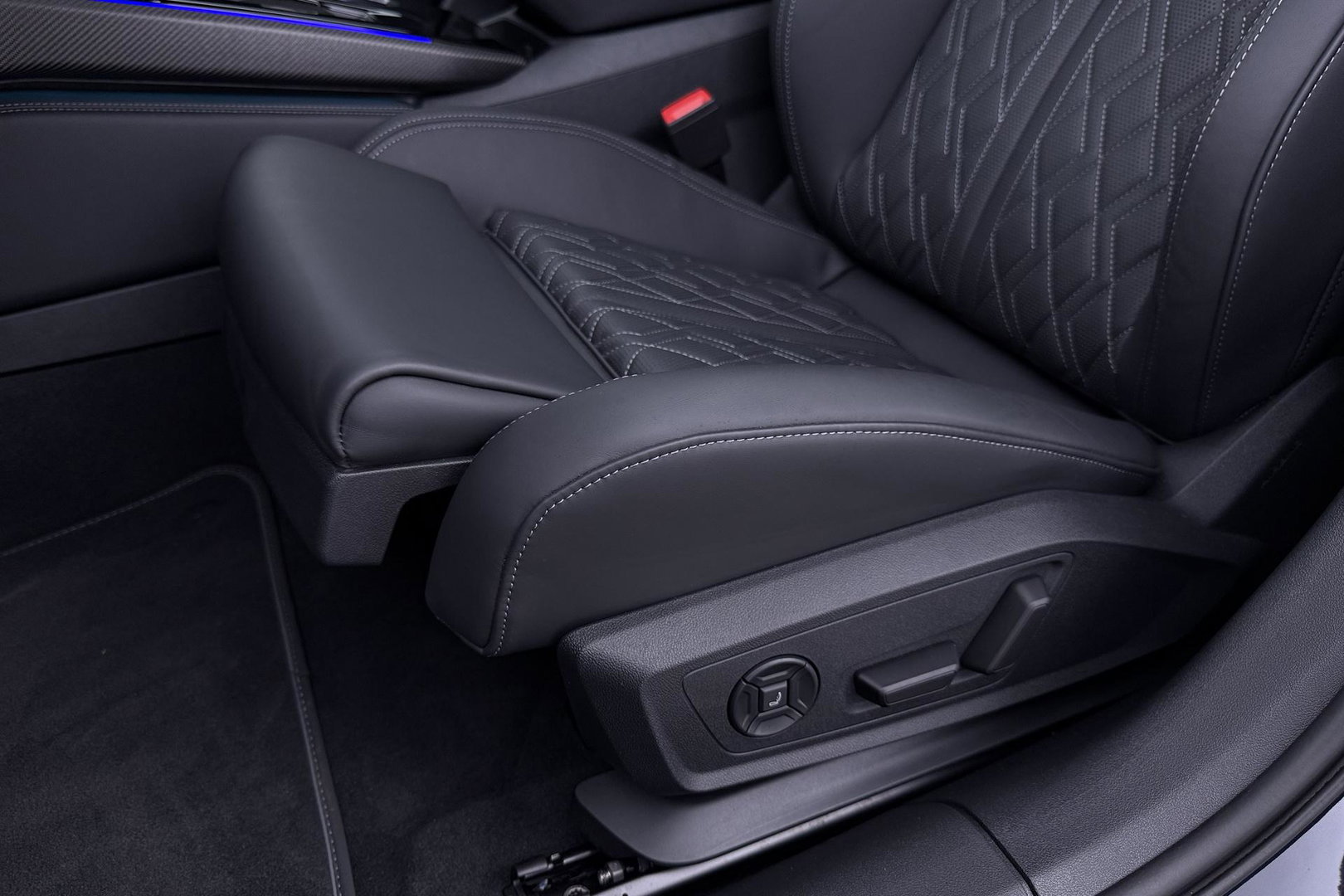 Audi A6 2.0 e-Hybrid Quattro S Edition Competition Bang&Olufsen | Luchtvering | Panoramadak | Trekhaak | Massage+Ventilatie | Head-Up | ACC | 21 Inch