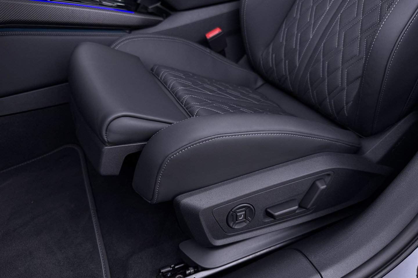 Audi A6 2.0 e-Hybrid Quattro S Edition Competition Bang&Olufsen | Luchtvering | Panoramadak | Trekhaak | Massage+Ventilatie | Head-Up | ACC | 21 Inch