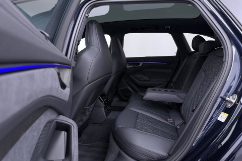 Audi A6 2.0 e-Hybrid Quattro S Edition Competition Bang&Olufsen | Luchtvering | Panoramadak | Trekhaak | Massage+Ventilatie | Head-Up | ACC | 21 Inch