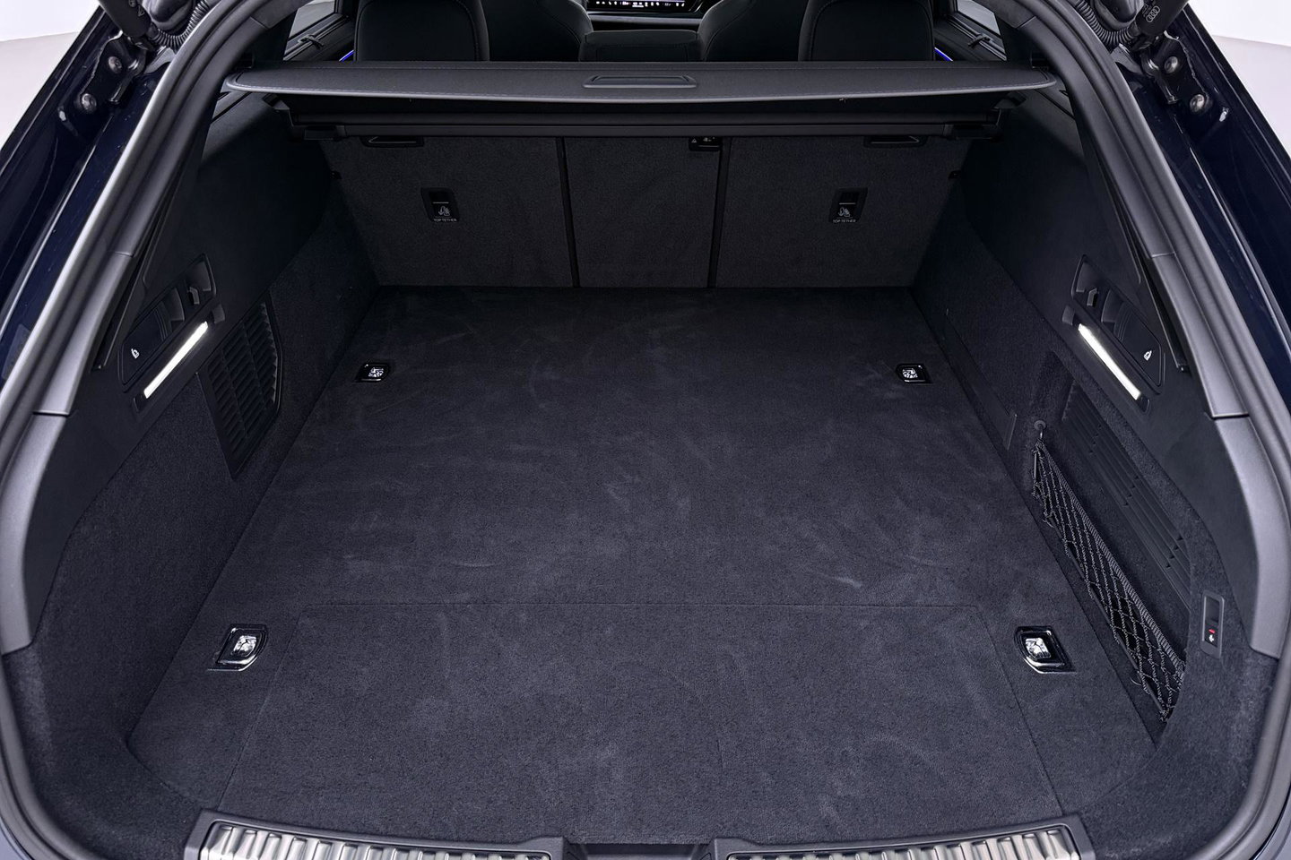 Audi A6 2.0 e-Hybrid Quattro S Edition Competition Bang&Olufsen | Luchtvering | Panoramadak | Trekhaak | Massage+Ventilatie | Head-Up | ACC | 21 Inch