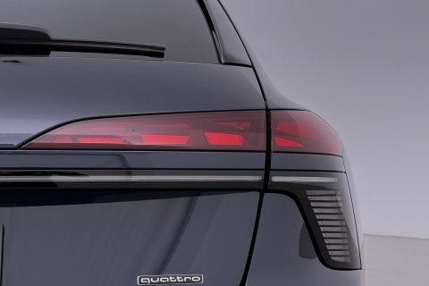 Audi A6 2.0 e-Hybrid Quattro S Edition Competition Bang&Olufsen | Luchtvering | Panoramadak | Trekhaak | Massage+Ventilatie | Head-Up | ACC | 21 Inch