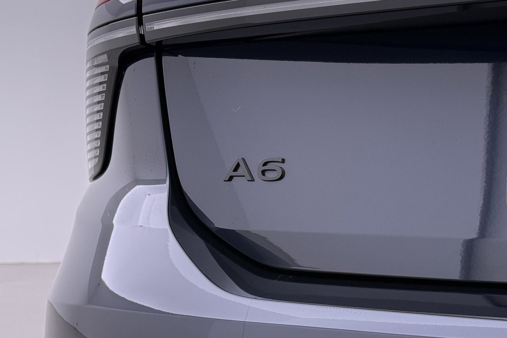 Audi A6 2.0 e-Hybrid Quattro S Edition Competition Bang&Olufsen | Luchtvering | Panoramadak | Trekhaak | Massage+Ventilatie | Head-Up | ACC | 21 Inch