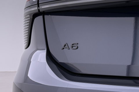 Audi A6 2.0 e-Hybrid Quattro S Edition Competition Bang&Olufsen | Luchtvering | Panoramadak | Trekhaak | Massage+Ventilatie | Head-Up | ACC | 21 Inch
