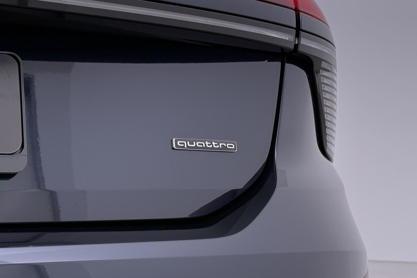 Audi A6 2.0 e-Hybrid Quattro S Edition Competition Bang&Olufsen | Luchtvering | Panoramadak | Trekhaak | Massage+Ventilatie | Head-Up | ACC | 21 Inch