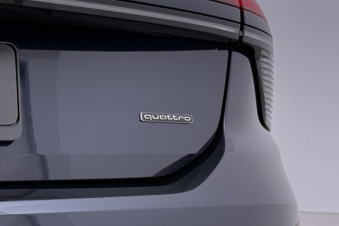Audi A6 2.0 e-Hybrid Quattro S Edition Competition Bang&Olufsen | Luchtvering | Panoramadak | Trekhaak | Massage+Ventilatie | Head-Up | ACC | 21 Inch