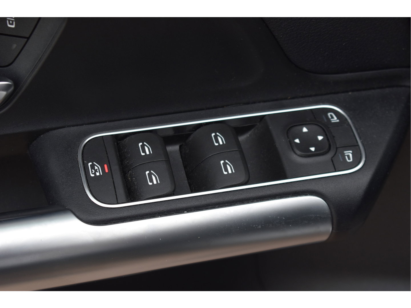 Mercedes-Benz GLA 200 Business Solution 164 pk | Camera | Afn.trekhaak | Carplay | Navi | DAB |Stoelverwarming | LED/Xenon