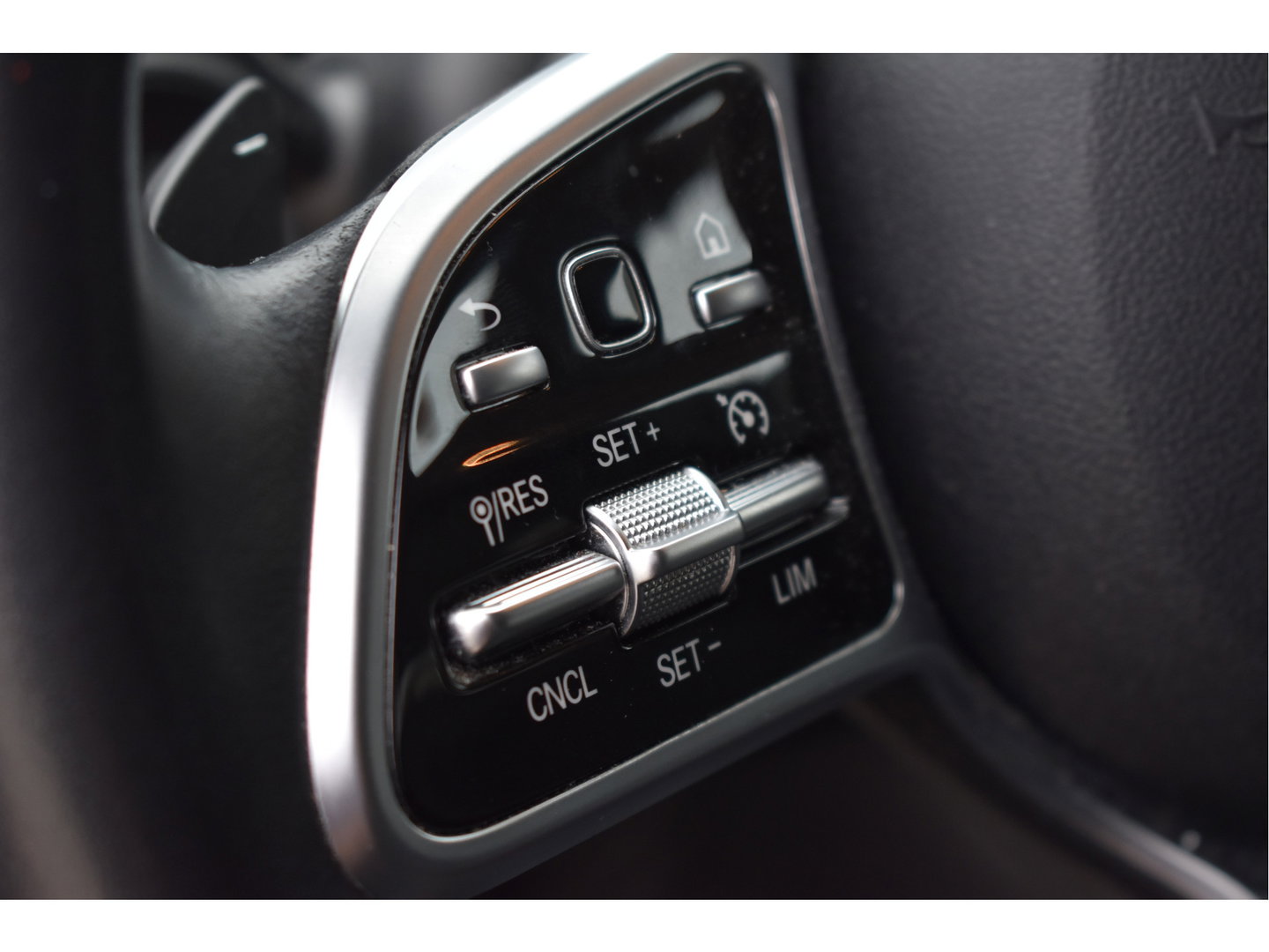 Mercedes-Benz GLA 200 Business Solution 164 pk | Camera | Afn.trekhaak | Carplay | Navi | DAB |Stoelverwarming | LED/Xenon