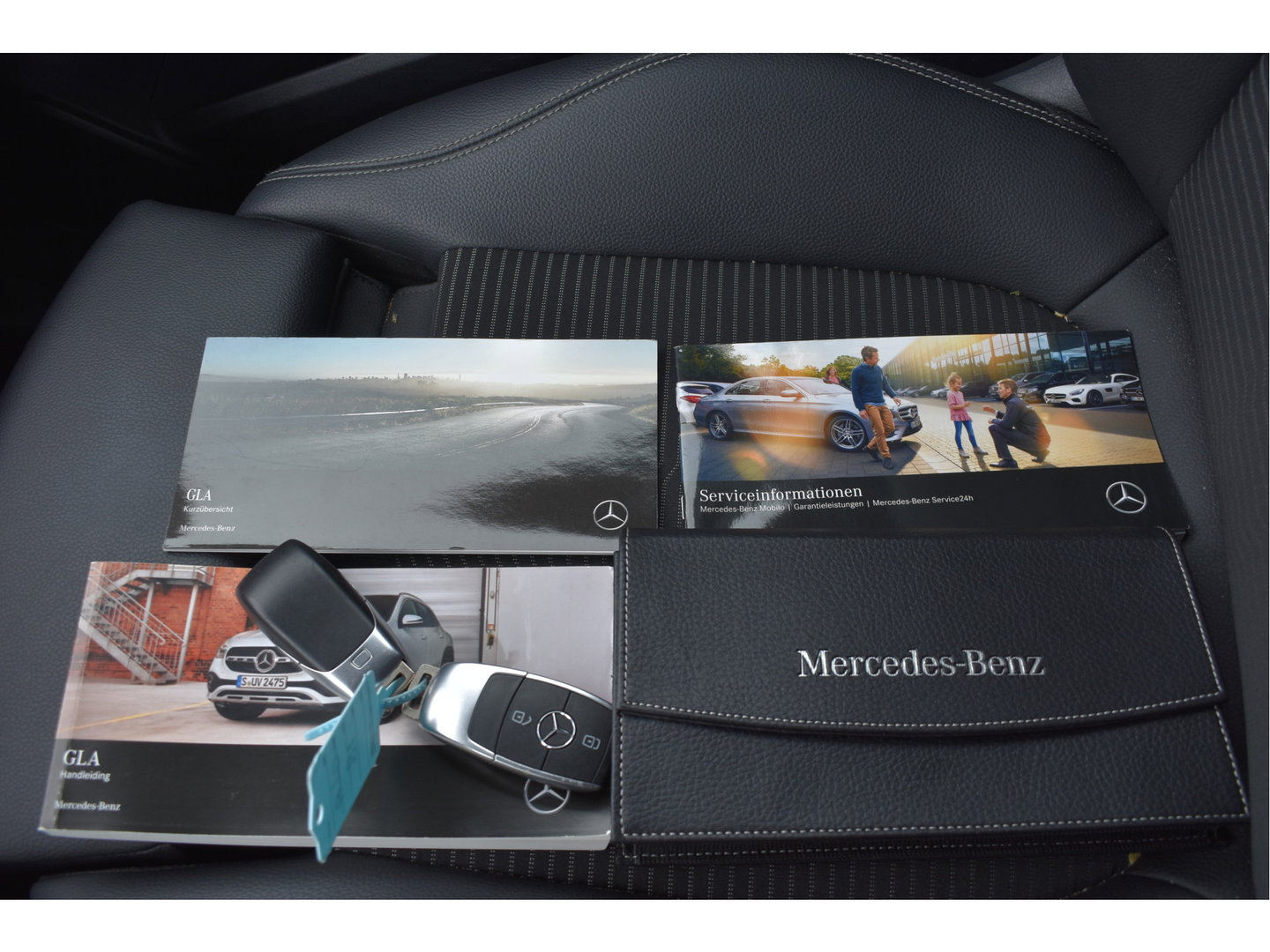 Mercedes-Benz GLA 200 Business Solution 164 pk | Camera | Afn.trekhaak | Carplay | Navi | DAB |Stoelverwarming | LED/Xenon