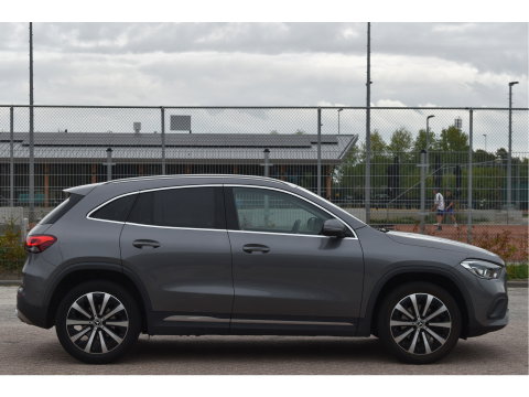 Mercedes-Benz GLA 200 Business Solution 164 pk | Camera | Afn.trekhaak | Carplay | Navi | DAB |Stoelverwarming | LED/Xenon